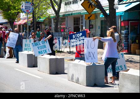 Cape Cod contre les mandats médicaux événement. Main Street, Hyannis, Massachusetts, États-Unis - 15 mai 2021 Banque D'Images