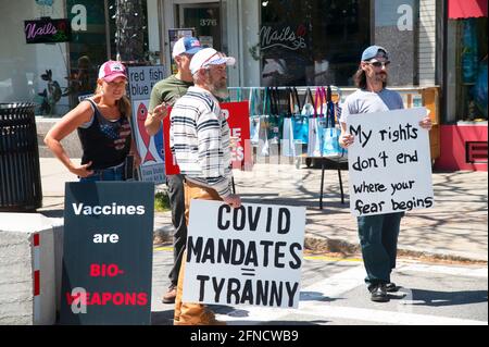 Cape Cod contre les mandats médicaux événement. Main Street, Hyannis, Massachusetts, États-Unis - 15 mai 2021 Banque D'Images