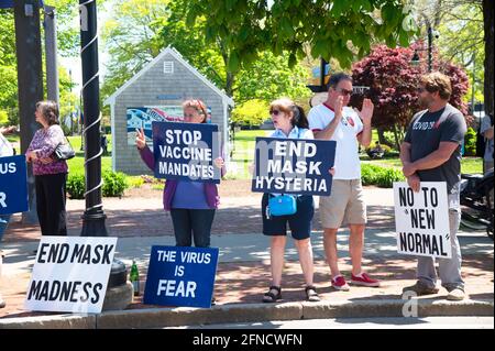 Cape Cod contre les mandats médicaux événement. Main Street, Hyannis, Massachusetts, États-Unis - 15 mai 2021 Banque D'Images