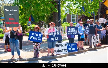 Cape Cod contre les mandats médicaux événement. Main Street, Hyannis, Massachusetts, États-Unis - 15 mai 2021 Banque D'Images