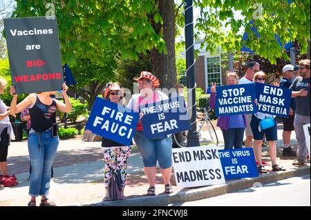 Cape Cod contre les mandats médicaux événement. Main Street, Hyannis, Massachusetts, États-Unis - 15 mai 2021 Banque D'Images