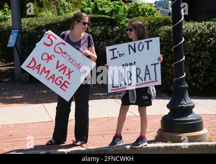 Cape Cod contre les mandats médicaux événement. Main Street, Hyannis, Massachusetts, États-Unis - 15 mai 2021 Banque D'Images