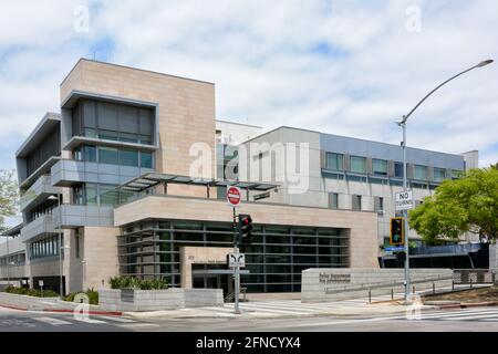 SANTA MONICA, CALIFORNIE - 15 MAI 2021 : bâtiment de la sécurité publique de Santa Monica, qui abrite le service de police et l'administration des incendies. Banque D'Images