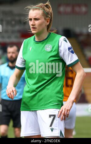 Airdrie, North Lanarkshire, 16 mai 2021. Carla Boyce (#7) du Hibernian FC pendant la Scottish Building Society Scottish Women's Premier League 1 Fixture Motherwell FC vs Hibernian FC, Penny Cars Stadium, Airdrie, North Lanarkshire, 16 mai 2021 | Credit Colin Poultney | Credit: Colin Poultney/Alamy Live News Banque D'Images