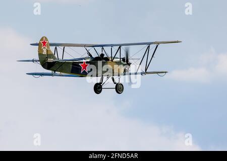 1944 Polikarpov Po2 (G-BSSY) en vol au salon de la saison Premiere Drive-In à Shuttleworth, ancien gardien le dimanche 2 mai 2021 Banque D'Images