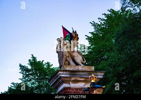 Londres, Royaume-Uni - 5 mai 2021: Marche libre de la Palestine de Marble Arch à l'ambassade israélienne Banque D'Images