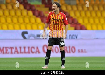 Benevento, Italie. 16 mai 2021. Perparim Hetemaj joueur de Benevento, pendant le match de la série italienne UN championnat entre Benevento vs Crotone résultat final 1-1, match joué au stade Ciro Vigorito. Benevento, Italie, 16 mai 2021. (Photo par Vincenzo Izzo/Sipa USA) crédit: SIPA USA/Alay Live News Banque D'Images