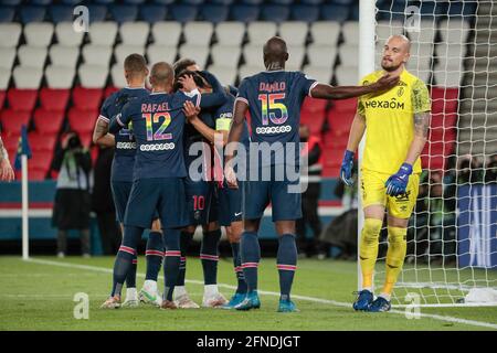 Marcos Aoas Correa, Marquinhos (PSG) a marqué un but, une célébration avec Neymar da Silva Santos Junior - Neymar Jr (PSG), Rafael ALCANTARA DO NASCIMENTO - RAFINHA (PSG), Thilo KEHMER (PSG), Danilo Luis Helio PEREIRA (PSG) a réagi au Predrag de Reims (KORIV) Lors du championnat de France Ligue 1 de football entre Paris Saint-Germain et Stade de Reims, le 16 mai 2021 au stade du Parc des Princes à Paris, France - photo Stephane Allaman / DPPI Banque D'Images