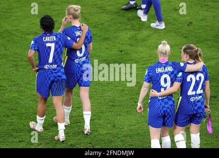 Jess carter (à gauche) de Chelsea, Sophie Gingle, Bethany England et Erin Cuthbert apparaissent découragés après le coup de sifflet final lors de la finale de la Ligue des champions des femmes de l'UEFA, à Gamla Ullevi, Göteborg. Date de la photo: Dimanche 16 mai 2021. Banque D'Images