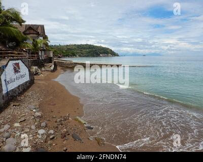 Côte rocheuse près de Eagle point, Batangas, Lozon, Philippines Banque D'Images