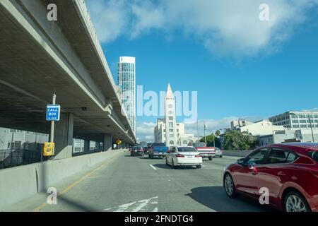 Photographie du bâtiment historique du Clocktower, prise de l'autoroute Dwight D. Eisenhower à San Francisco, Californie, le 17 décembre 2020. () Banque D'Images