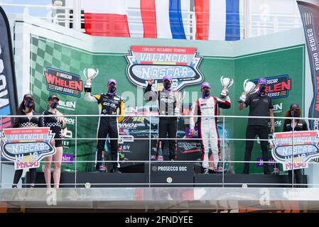 Valence, Espagne. 16 mai 2021. Lorins Hezemans de Hendriks Motorsport, Ercoli Gianmarco de CAAL Racing et Sebastiaan Bleekemolen de Team Bleekemolen en action pendant la course Nascar Whelen Valencia. La NASCAR Whelen Euro Series a été fondée en 2008 et a établi la NASCAR officiel European Series en janvier 2012 grâce à un partenariat à long terme signé avec NASCAR (Association nationale pour les courses de voitures). La NASCAR européenne célèbre son seul rendez-vous en Espagne au circuit Ricardo Tormo à Cheste, Valence. Crédit : SOPA Images Limited/Alamy Live News Banque D'Images