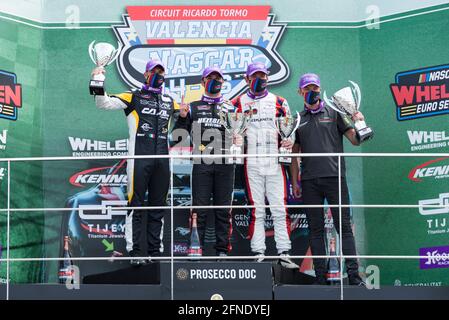 Valence, Espagne. 16 mai 2021. Lorins Hezemans de Hendriks Motorsport, Ercoli Gianmarco de CAAL Racing et Sebastiaan Bleekemolen de Team Bleekemolen en action pendant la course Nascar Whelen Valencia. La NASCAR Whelen Euro Series a été fondée en 2008 et a établi la NASCAR officiel European Series en janvier 2012 grâce à un partenariat à long terme signé avec NASCAR (Association nationale pour les courses de voitures). La NASCAR européenne célèbre son seul rendez-vous en Espagne au circuit Ricardo Tormo à Cheste, Valence. Crédit : SOPA Images Limited/Alamy Live News Banque D'Images