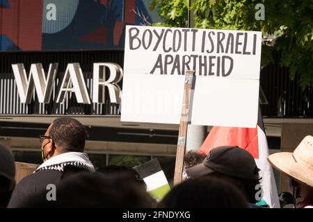 Seattle, États-Unis. 16 mai 2021. En milieu de journée, une manifestation de Palestine libre a éclaté dans le centre-ville de la 4e Avenue après les combats à Gaza. Crédit : James Anderson/Alay Live News Banque D'Images