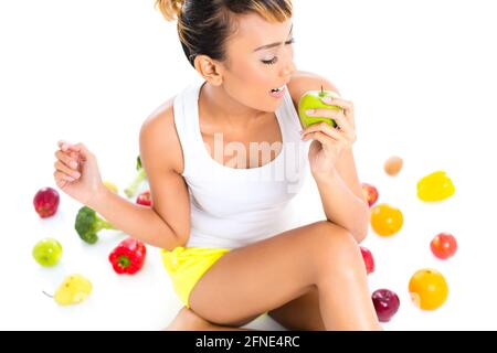 Asian woman eating et vivre en santé Banque D'Images