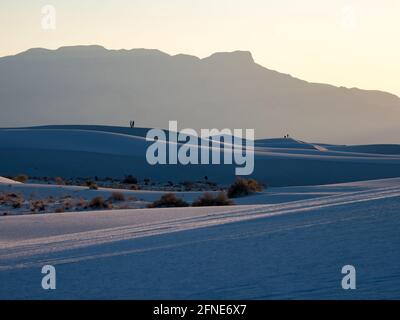 Coucher de soleil sur les dunes du parc national de White Sands, Nouveau-Mexique, États-Unis Banque D'Images