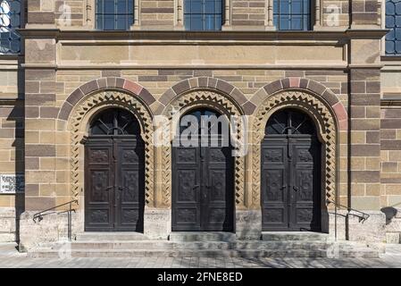 Portails d'entrée de l'ancienne synagogue, construite en 1883, aujourd'hui site culturel, Kitzingen, Basse-Franconie, Bavière, Allemagne Banque D'Images