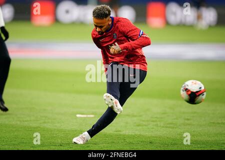 Neymar au cours de l'échauffement du match de football de la Ligue française 1 entre Paris Saint Germain (PSG) et Stade de Reims (SR) au stade du Parc des Princes, à Paris, France, le 16 mai 2021. Photo de Julien Poupart/ABACAPRESS.COM Banque D'Images