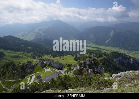 Wendelstein (1838 m), vue depuis le sommet, Wendelsteinmassif, juillet, montagnes de Mangfall, Prealps bavarois, Bavière, Allemagne Banque D'Images