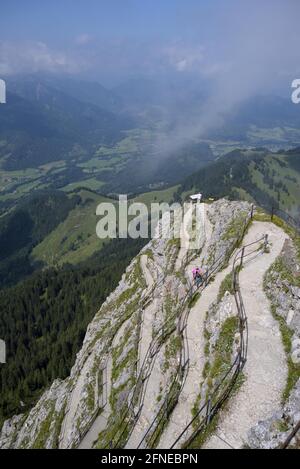 Wendelstein (1838 m), chemin du sommet, massif de Wendelstein, juillet, montagnes de la Mangfall, pré-Alpes bavaroises, Bavière, Allemagne Banque D'Images