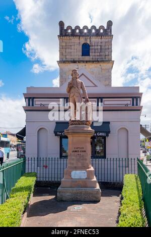 Une statue de plus de 1874 du capitaine James Cook, sculptée dans le grès de Pyrmont dans la banlieue de Randwick, à Sydney, pourrait être la plus ancienne statue de Cook d'Australie Banque D'Images