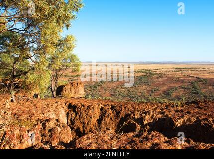 Paysage entourant la ville isolée de Winton, dans l'ouest du Queensland, en Australie. Banque D'Images