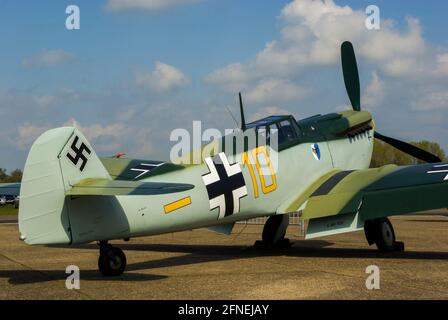 Première apparition publique d'Hispano HA-1112 Buchon G-BWUE à Battle Film de Grande-Bretagne Messerschmitt Bf109 Me109 avion de chasse allemand de la Luftwaffe couleurs Banque D'Images