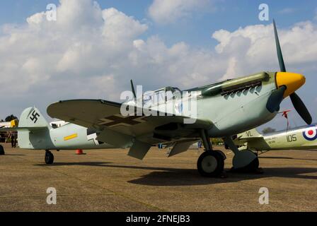 Première apparition publique d'Hispano HA-1112 Buchon G-BWUE à Battle Film de Grande-Bretagne Messerschmitt Bf109 Me109 avion de chasse allemand de la Luftwaffe couleurs Banque D'Images