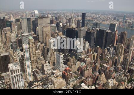 Vue depuis le 102e étage de l'Empire State Building construit en 1930/31 Banque D'Images