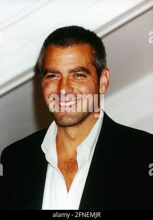 George Clooney, acteur américain. Il est devenu connu par la série télévisée 'ER-Emergency nRoom' dans le rôle de 'Dr. Douglas Ross ». Il est également apparu dans les films 'de Dusk jusqu'à Dawn', 'Batman et Robin' et 'Days like this...'. [traduction automatique] Banque D'Images