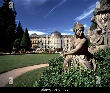 Le jardin de la résidence Würzburg avec une figure de parc. [traduction automatique] Banque D'Images