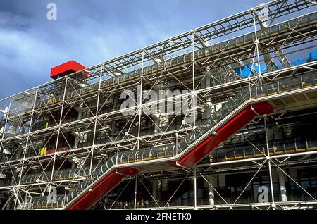 Le Centre George Pompidou à Paris est un musée d'art moderne ouvert en 1977. [traduction automatique] Banque D'Images