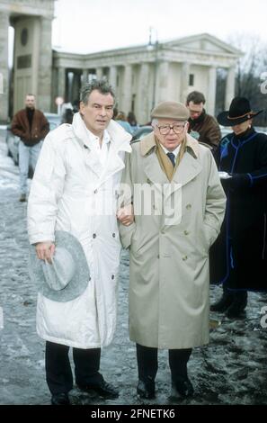 Le réalisateur américain BILLY WILDER (photo: Avec Horst Buchholz) célèbre son 95e anniversaire le 22 juin 2001. Il s'est fait connaître avec des œuvres telles que 'la fille Irma la douce' (Bayern, 20.6.2001, 21.45), 'Some Like IT Hot' ou 'témoin de l'accusation'. [traduction automatique] Banque D'Images