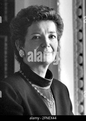 Mary Robinson (née le 21 mai 1944) avocate, politicien et ancienne présidente irlandaise, Dublin (1992) [traduction automatique] Banque D'Images