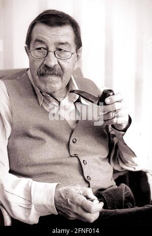 Günter Grass (né en 1927), écrivain et graphiste allemand. Il a reçu le Prix Nobel de littérature en 1999. La photo a été prise lors d'une lecture de son livre « My Century » au centre-ville de Harenberg, à Dortmund. [traduction automatique] Banque D'Images