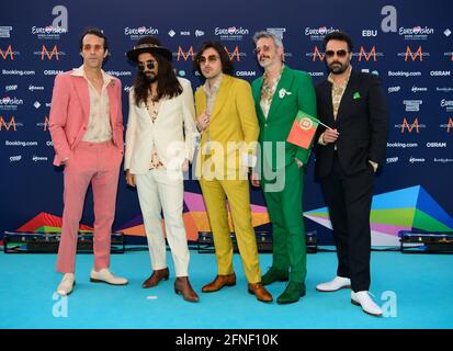 Rotterdam, pays-Bas. 16 mai 2021. Concours Eurovision Song (ESC), soirée d'ouverture « Turqouise Carpet ». Le groupe 'The Black Mamba' (Portugal) vient à l'appel photo sur le tapis turquoise. Credit: Soeren Stache/dpa-Zentralbild/dpa/Alay Live News Banque D'Images