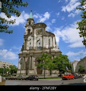 'L'église paroissiale catholique de Saint-Margaret sur Margaretenplatz à Sendling a été construite en 1901 selon les plans de Michael Dosch. Gravement endommagée en 1944, l'église a été restaurée jusqu'en 1965. L'église est construite dans le ''style jésuite'' dans un mélange de la fin de la Renaissance et du baroque, un bâtiment de hall avec un bâtiment transversal plat. La tour est située du côté nord du bâtiment. [traduction automatique]' Banque D'Images