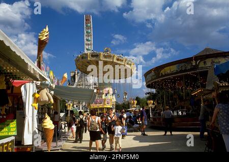 Un parc d'attractions dans le jardin des Tuileries à Paris à l'occasion d'un festival d'été. [traduction automatique] Banque D'Images