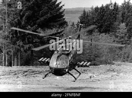 Exercice des pilotes de l'armée avec l'hélicoptère anti-char Bo 105 PAH 1. [traduction automatique] Banque D'Images