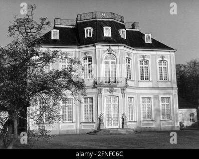 Le chancelier Helmut Kohl accueille les chefs d'État et de gouvernement de Schloss Falkenlust à Brühl lors du Sommet économique mondial. Photographie non datée, probablement prise en 1998. [traduction automatique] Banque D'Images