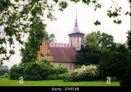 'L'église dans le parc Lenné à Criewen dans le parc national ''Unteres Odental'' dans le Brandebourg. [traduction automatique]' Banque D'Images
