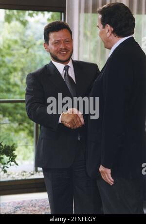 Le chancelier fédéral Gerhard Schröder (à droite) reçoit le roi de Jordanie Abdullah II bin al-Hussein à la Chancellerie fédérale de Bonn. [traduction automatique] Banque D'Images