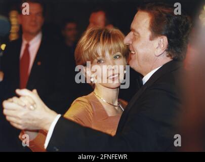 Le chancelier fédéral Gerhard Schröder et son épouse Doris Schröder-Köpf au bal de la presse fédérale. [traduction automatique] Banque D'Images