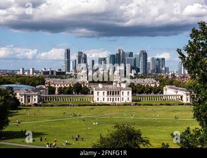 Londres, Greenwich.Vue depuis le Parc de Greenwich,Old Royal Naval College, Queen's House & Canary Wharf Banks & financial district sur l'Isle of Dogs Banque D'Images