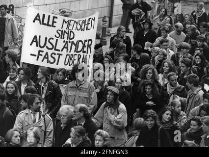 Manifestation contre la xénophobie par les étudiants et les citoyens de Munich dans le centre-ville. [traduction automatique] Banque D'Images