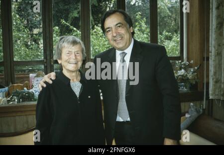 Elisabeth Mann Borgese avec le maire Leoluca Orlando à Palerme [traduction automatique] Banque D'Images