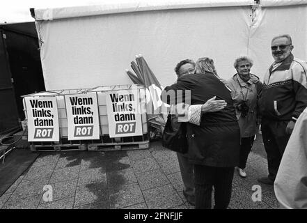 Événement de campagne électorale du PDS sur Alexanderplatz, camarades, (si à gauche, puis ROUGE), élections à la Chambre des représentants de Berlin, automne 99, DEU, Berlin-Mitte, 03-09.1999, [traduction automatique] Banque D'Images