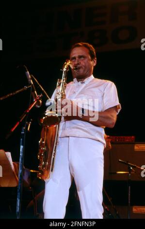 Stan Getz, saxophoniste de jazz-amérikanischer, BEI einem Auftritt, 1980. STAN GETZ, joueur saxophone américain de jazz, performance, 1980. Banque D'Images