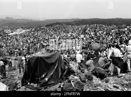 ZAÏRE : réfugiés rwandais dans un camp près de Goma , juillet 1994 [traduction automatique] Banque D'Images