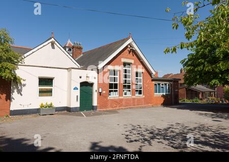 La bibliothèque publique de Nether Stowey au pied des collines de Quantock, Somerset, Angleterre. Banque D'Images